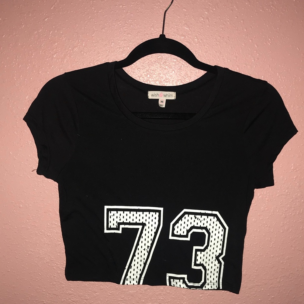 Black sporty crop top